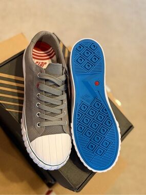 Gray Low-Top Sneakers with Bright Blue Outsole - Men's Casual Shoe